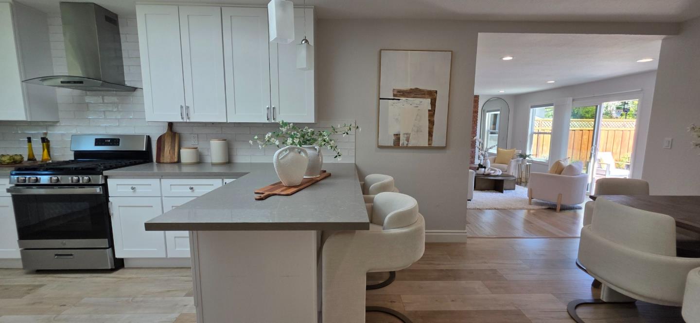 Detail Gallery Image 4 of 9 For 884 Hollenbeck, Sunnyvale,  CA 94087 - 3 Beds | 2 Baths