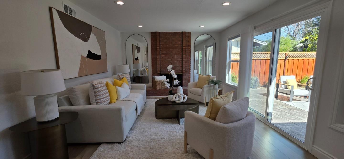 Detail Gallery Image 5 of 9 For 884 Hollenbeck, Sunnyvale,  CA 94087 - 3 Beds | 2 Baths