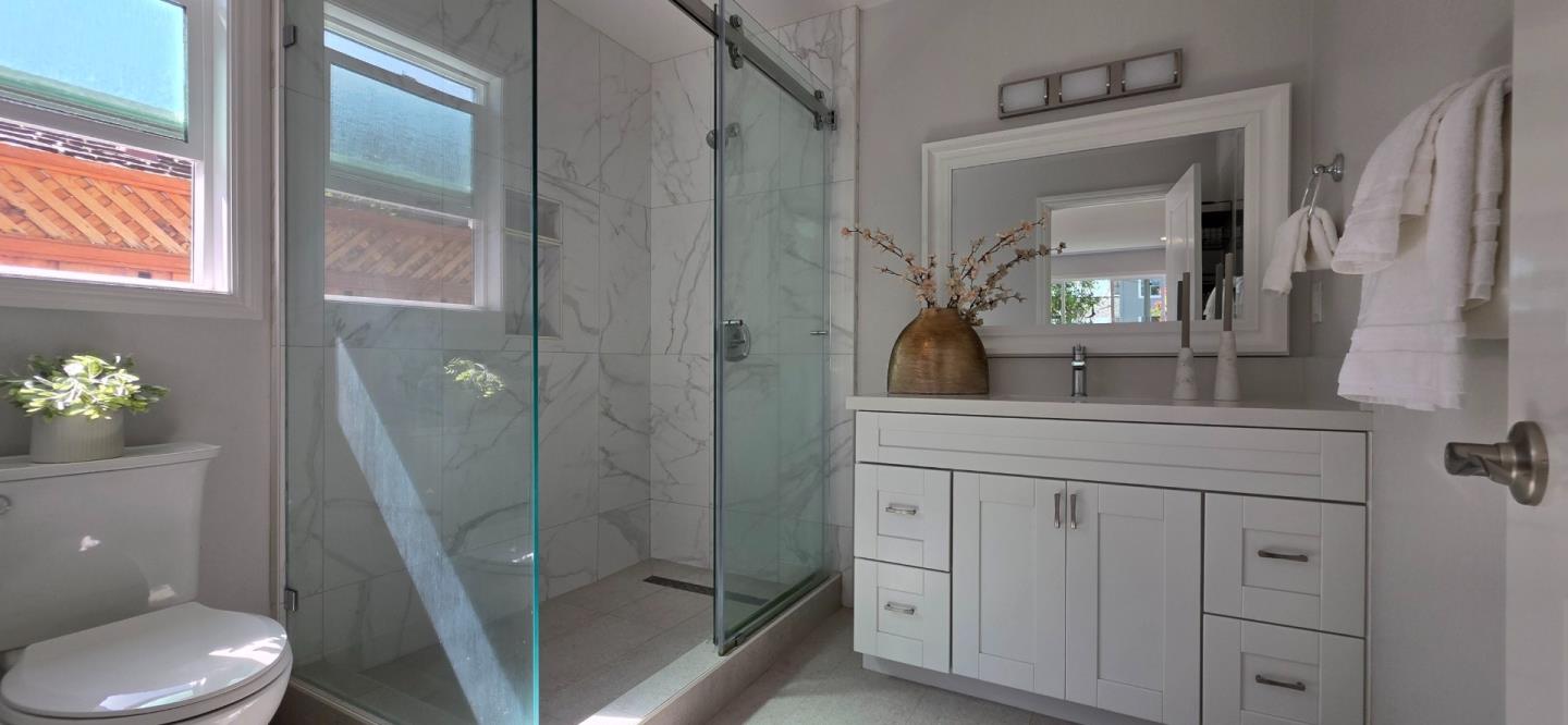 Detail Gallery Image 7 of 9 For 884 Hollenbeck, Sunnyvale,  CA 94087 - 3 Beds | 2 Baths