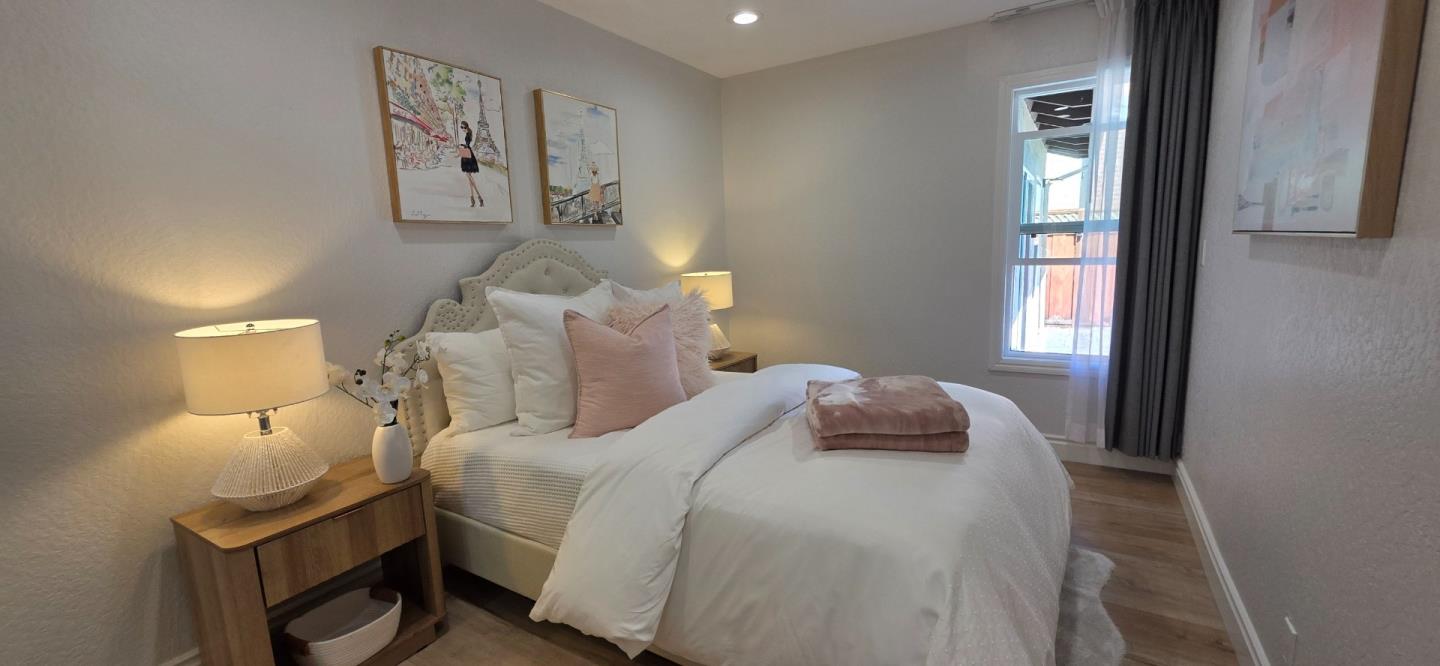 Detail Gallery Image 8 of 9 For 884 Hollenbeck, Sunnyvale,  CA 94087 - 3 Beds | 2 Baths