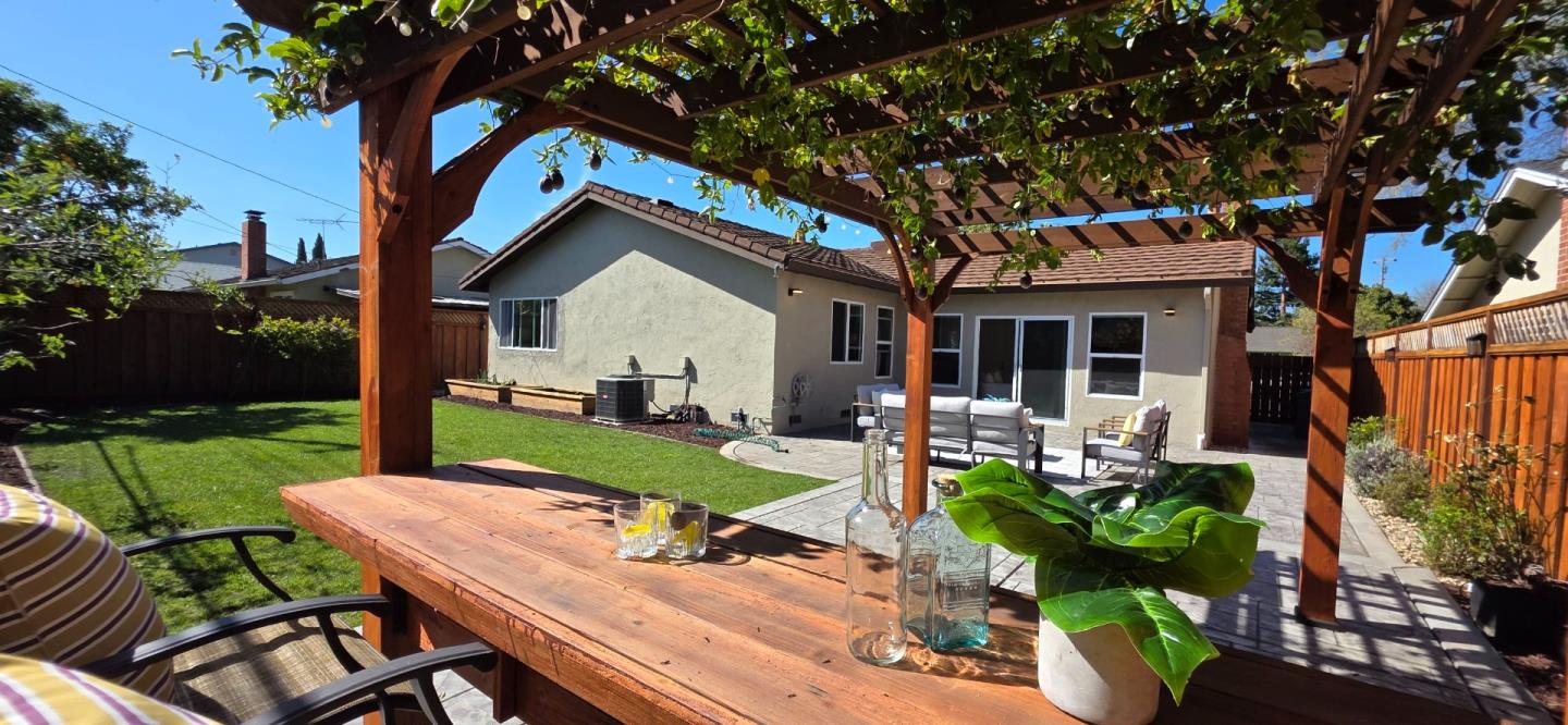 Detail Gallery Image 9 of 9 For 884 Hollenbeck, Sunnyvale,  CA 94087 - 3 Beds | 2 Baths