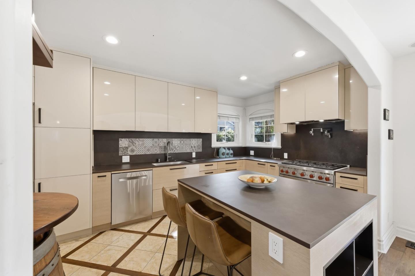 Detail Gallery Image 16 of 56 For 926 Rosewood Ave, San Carlos,  CA 94070 - 4 Beds | 2/1 Baths