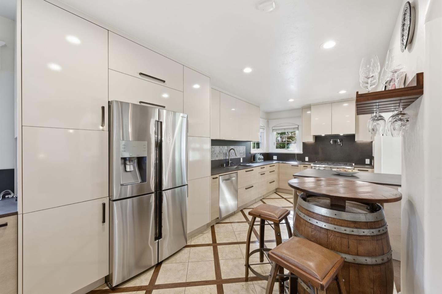 Detail Gallery Image 18 of 56 For 926 Rosewood Ave, San Carlos,  CA 94070 - 4 Beds | 2/1 Baths