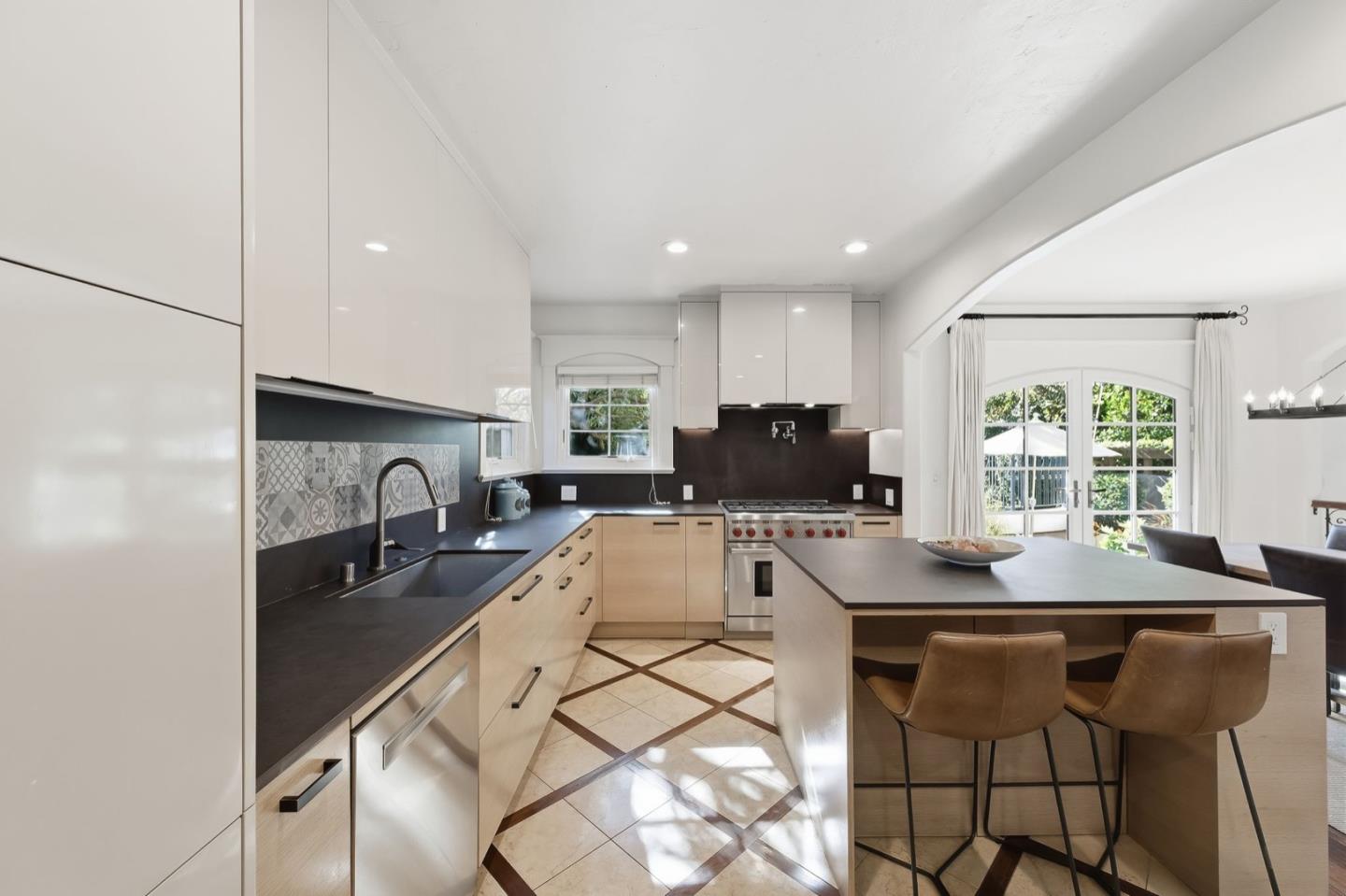 Detail Gallery Image 19 of 56 For 926 Rosewood Ave, San Carlos,  CA 94070 - 4 Beds | 2/1 Baths