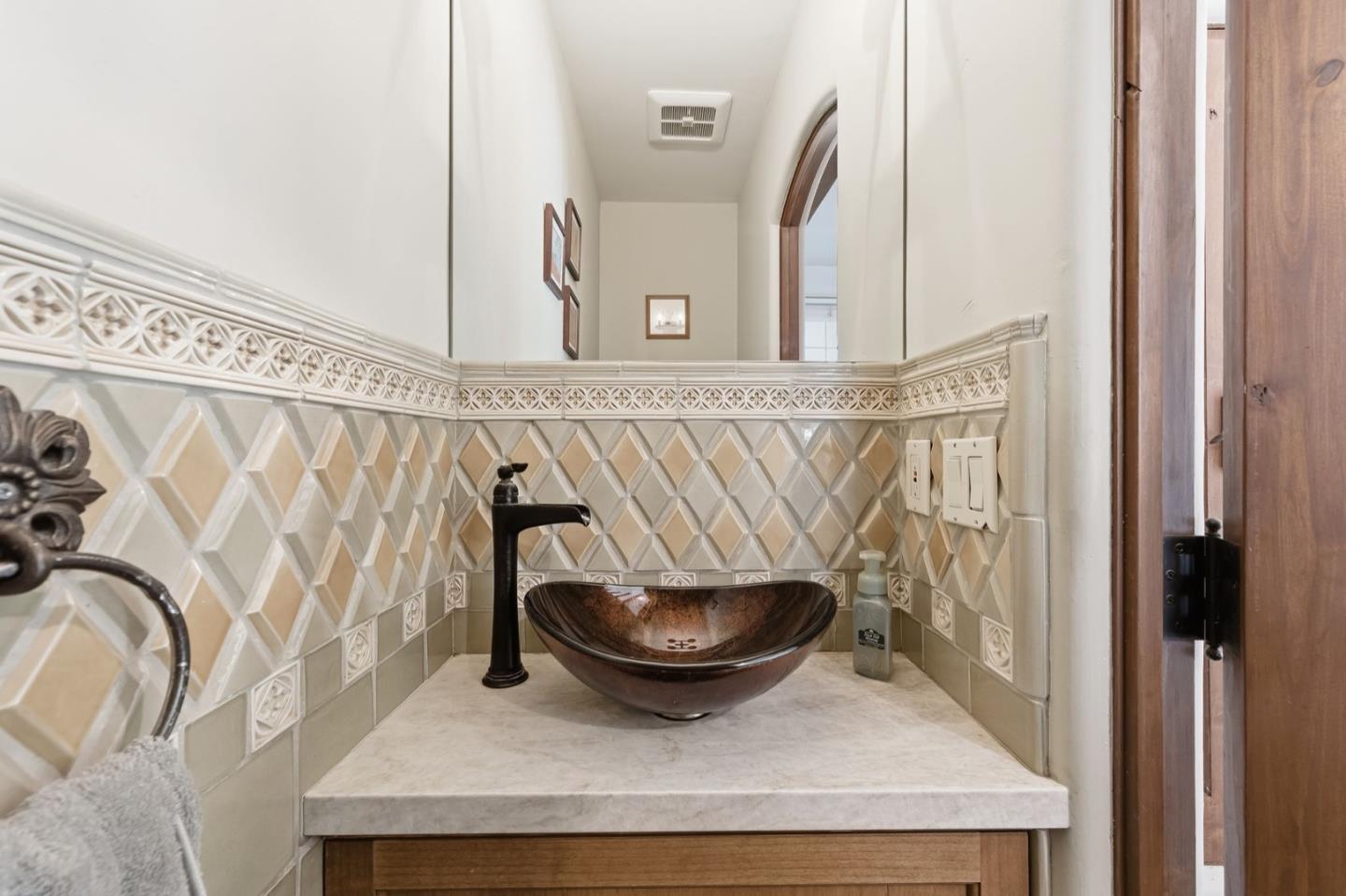 Detail Gallery Image 26 of 56 For 926 Rosewood Ave, San Carlos,  CA 94070 - 4 Beds | 2/1 Baths