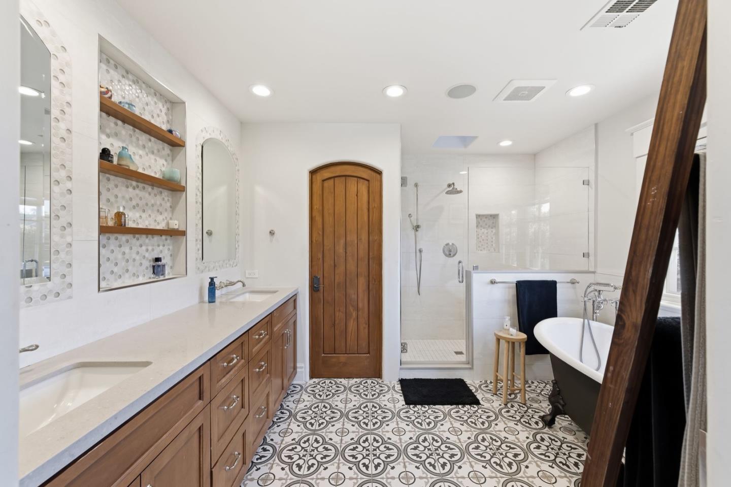 Detail Gallery Image 31 of 56 For 926 Rosewood Ave, San Carlos,  CA 94070 - 4 Beds | 2/1 Baths