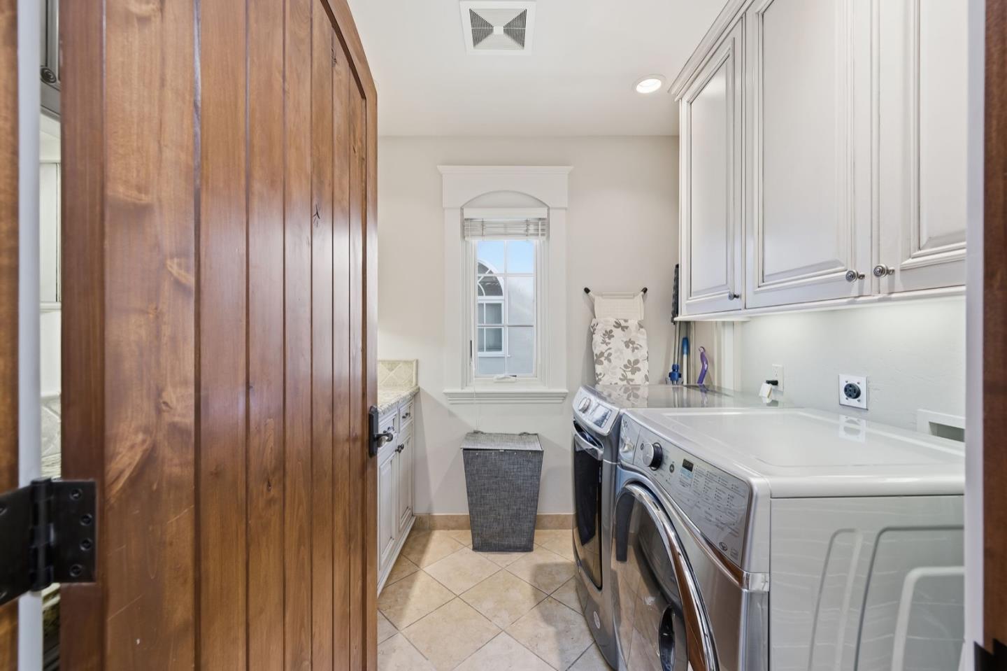 Detail Gallery Image 36 of 56 For 926 Rosewood Ave, San Carlos,  CA 94070 - 4 Beds | 2/1 Baths