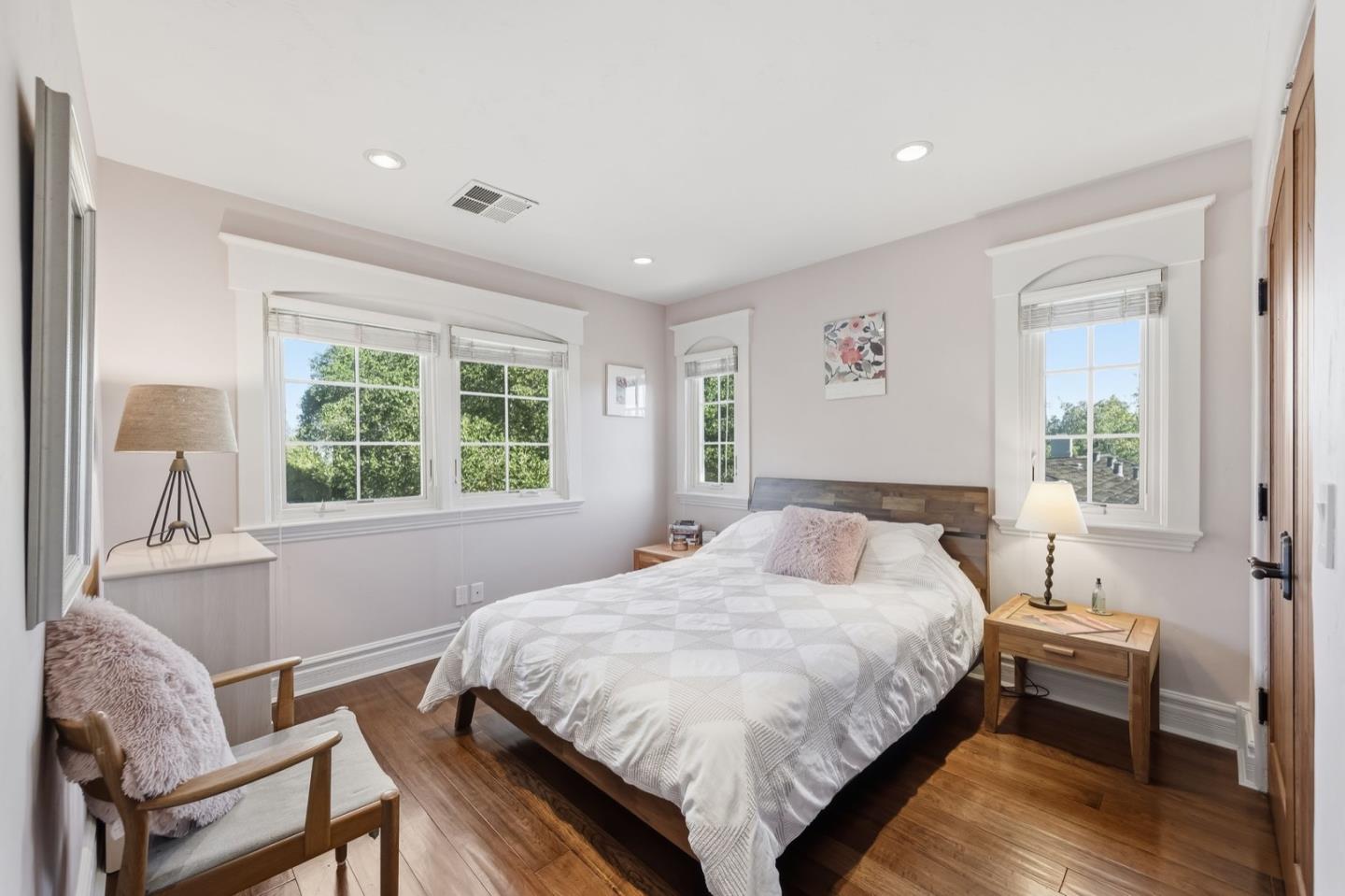 Detail Gallery Image 39 of 56 For 926 Rosewood Ave, San Carlos,  CA 94070 - 4 Beds | 2/1 Baths