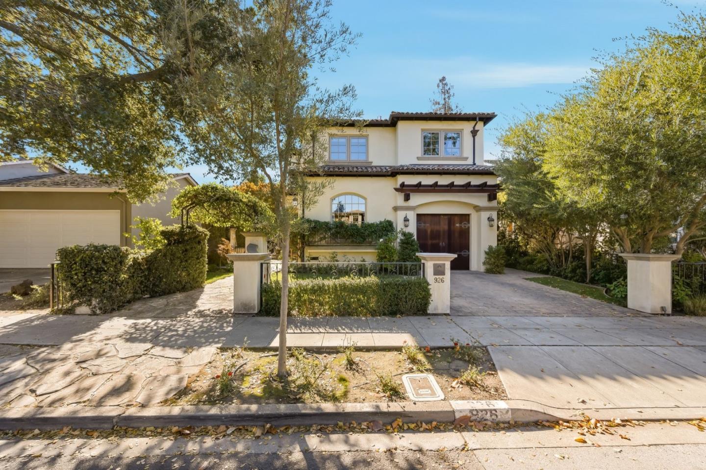 Detail Gallery Image 4 of 56 For 926 Rosewood Ave, San Carlos,  CA 94070 - 4 Beds | 2/1 Baths