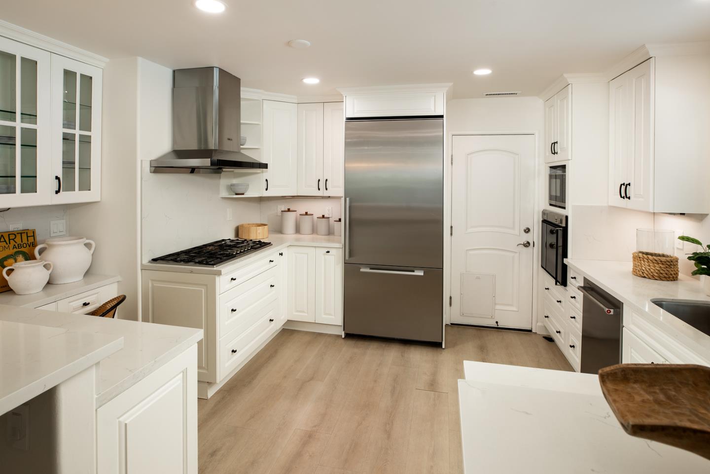 Detail Gallery Image 6 of 12 For 2036 Barney Ave, Menlo Park,  CA 94025 - 3 Beds | 1 Baths