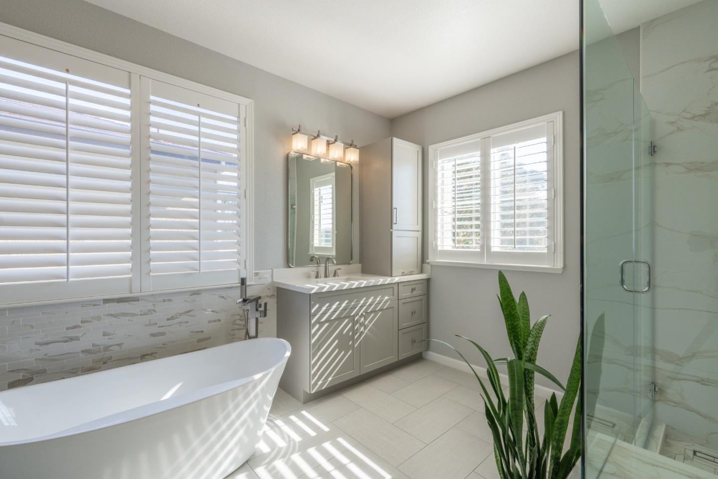 Detail Gallery Image 25 of 47 For 4460 Ocean Heights Ct, Seaside,  CA 93955 - 5 Beds | 3 Baths