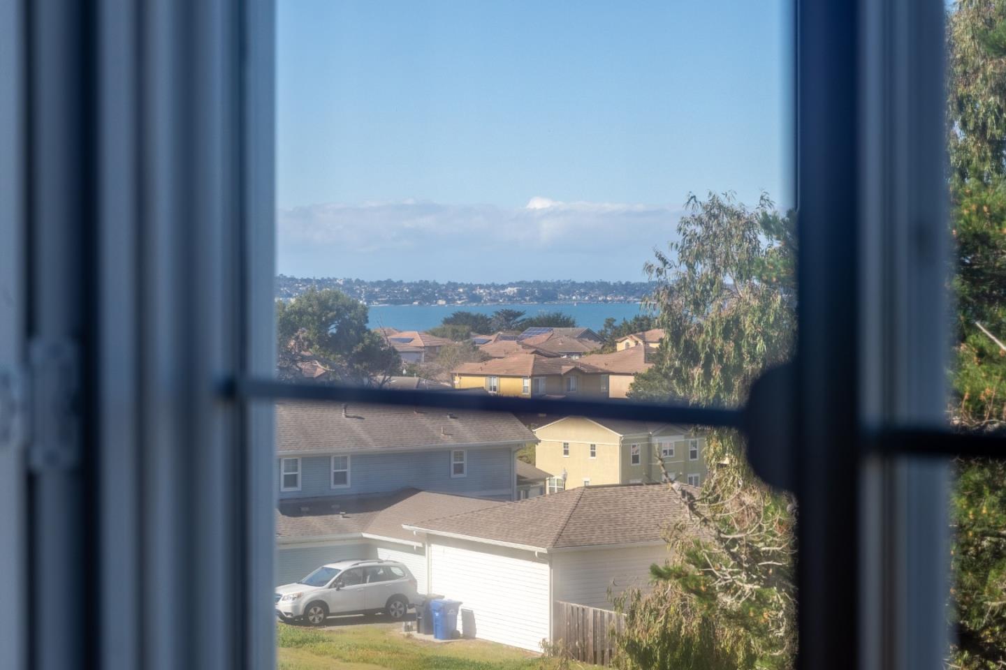 Detail Gallery Image 38 of 47 For 4460 Ocean Heights Ct, Seaside,  CA 93955 - 5 Beds | 3 Baths