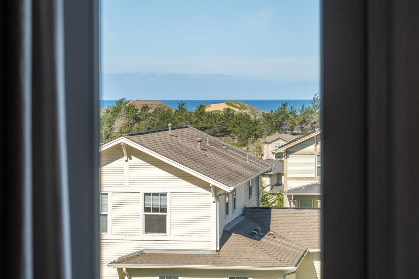 Detail Gallery Image 39 of 47 For 4460 Ocean Heights Ct, Seaside,  CA 93955 - 5 Beds | 3 Baths