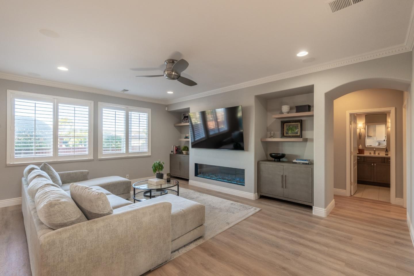 Detail Gallery Image 4 of 47 For 4460 Ocean Heights Ct, Seaside,  CA 93955 - 5 Beds | 3 Baths