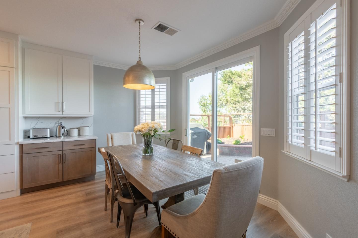 Detail Gallery Image 7 of 47 For 4460 Ocean Heights Ct, Seaside,  CA 93955 - 5 Beds | 3 Baths