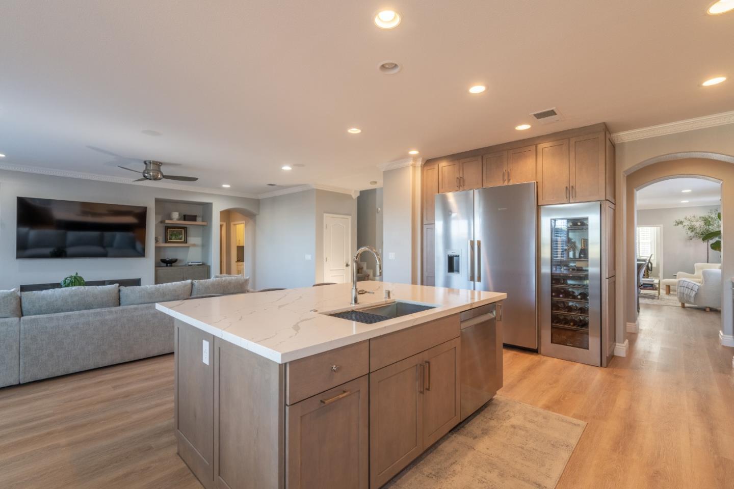 Detail Gallery Image 8 of 47 For 4460 Ocean Heights Ct, Seaside,  CA 93955 - 5 Beds | 3 Baths