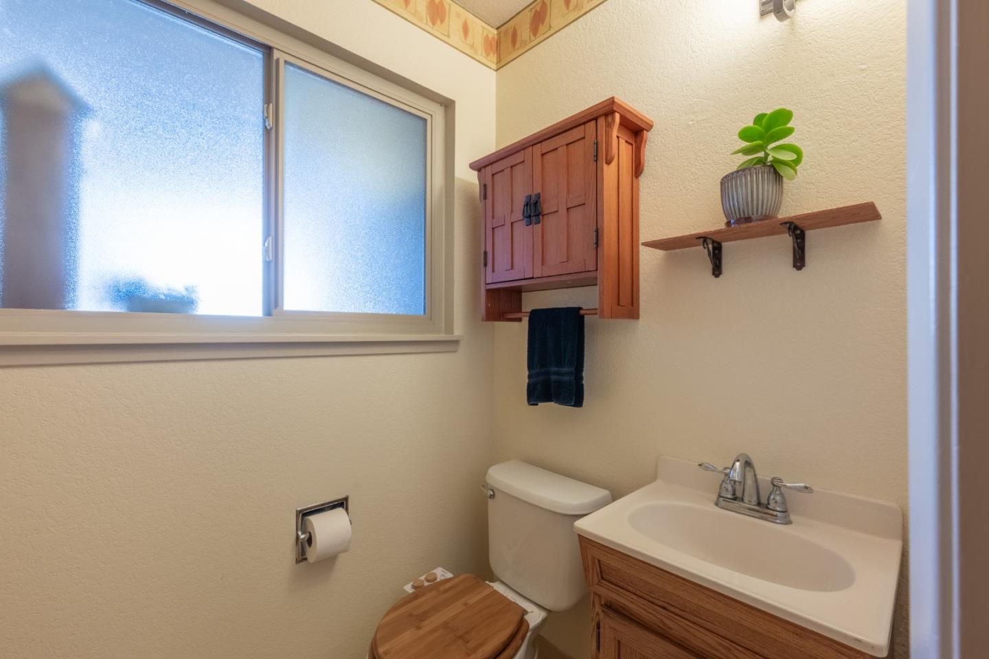 Detail Gallery Image 13 of 31 For 128 Cypress Grove Ct, Marina,  CA 93933 - 2 Beds | 1/1 Baths