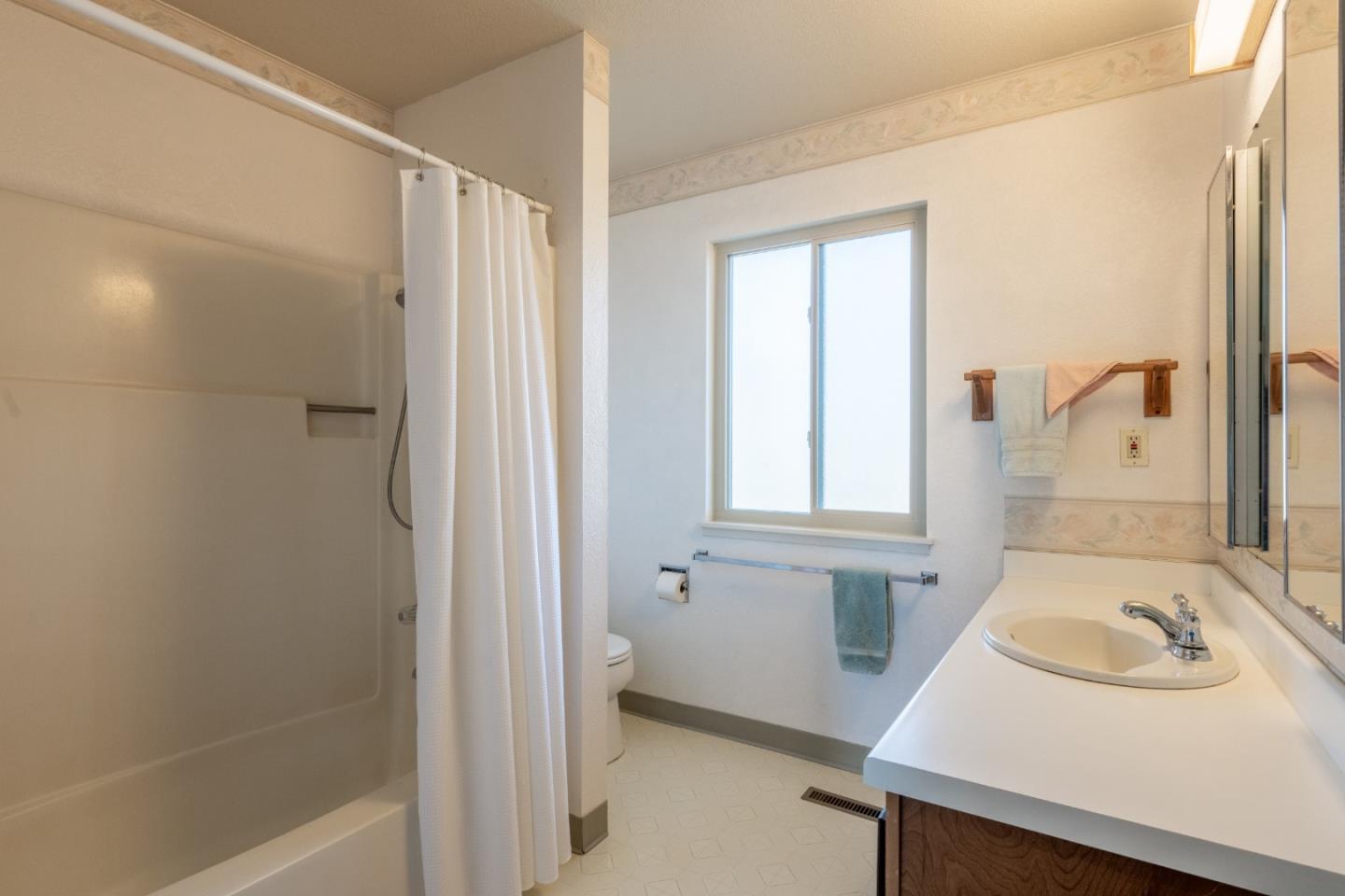 Detail Gallery Image 17 of 31 For 128 Cypress Grove Ct, Marina,  CA 93933 - 2 Beds | 1/1 Baths