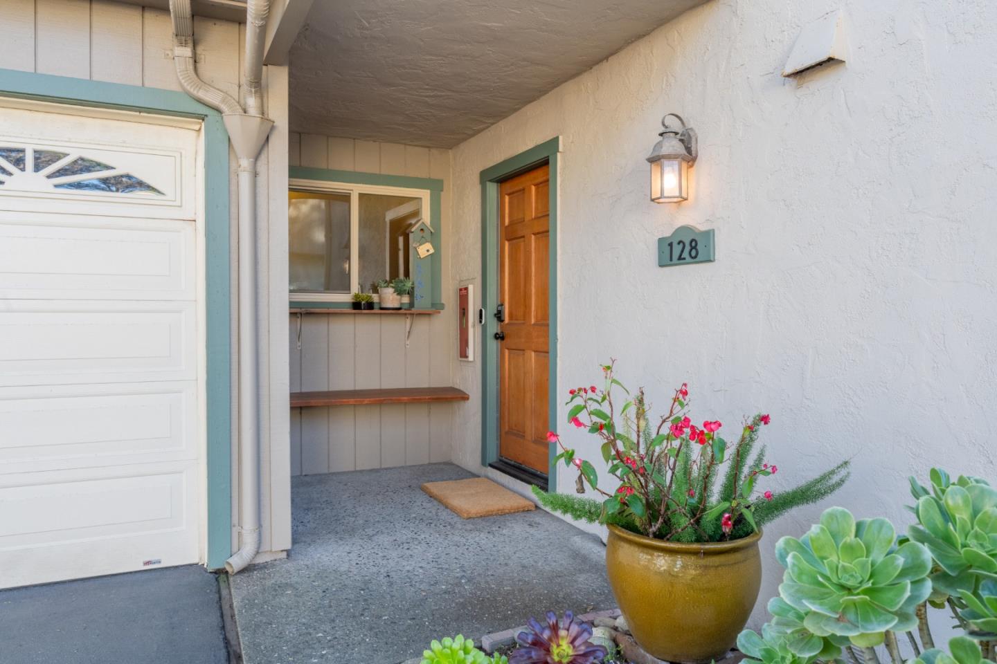 Detail Gallery Image 2 of 31 For 128 Cypress Grove Ct, Marina,  CA 93933 - 2 Beds | 1/1 Baths