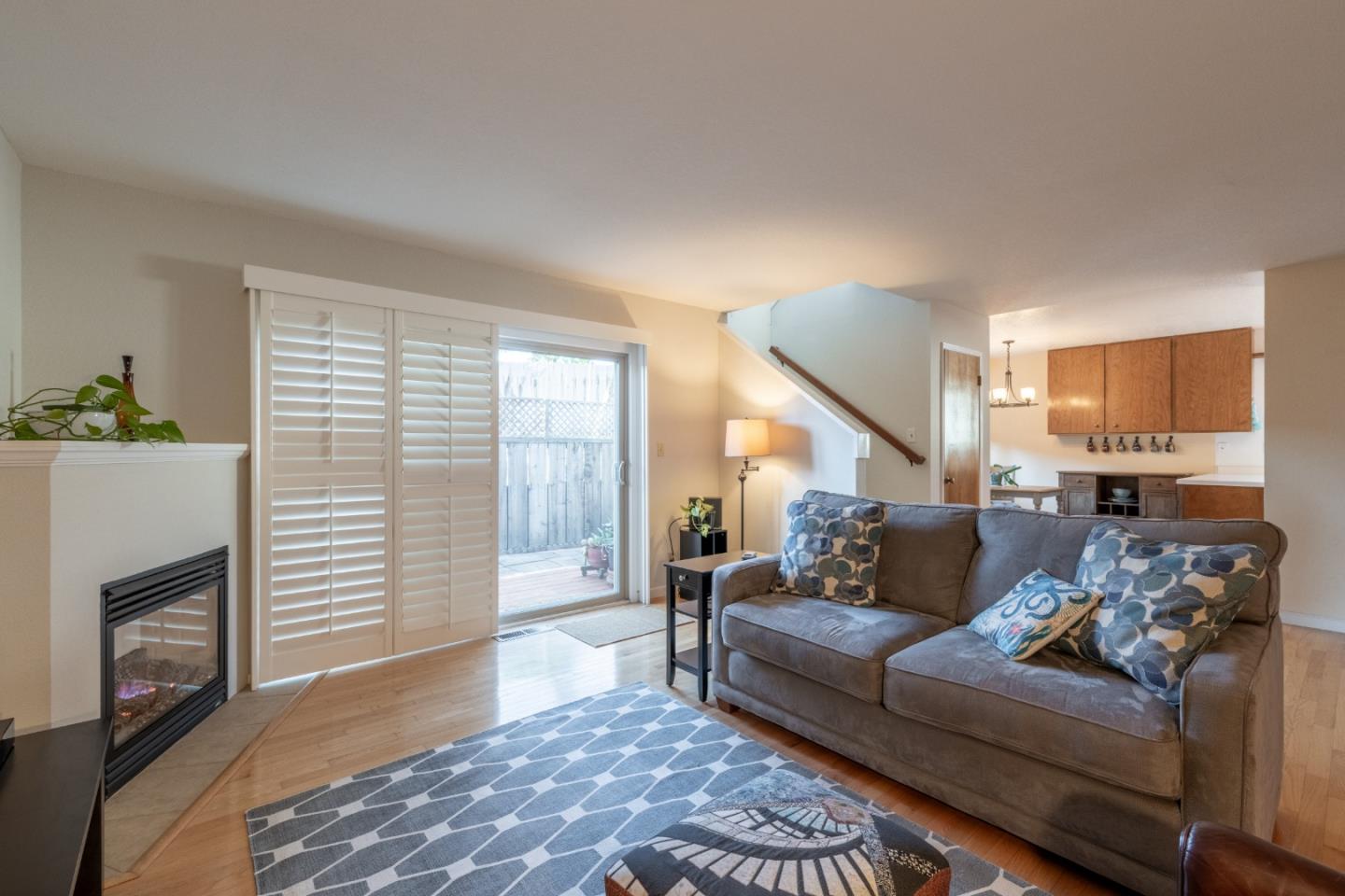 Detail Gallery Image 3 of 31 For 128 Cypress Grove Ct, Marina,  CA 93933 - 2 Beds | 1/1 Baths