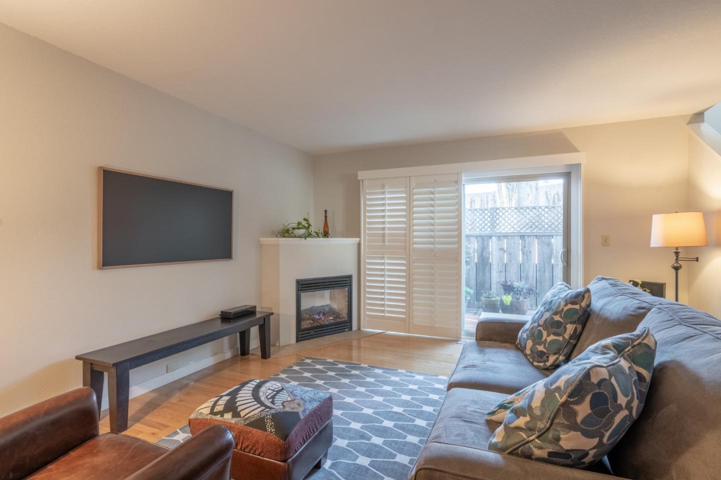 Detail Gallery Image 4 of 31 For 128 Cypress Grove Ct, Marina,  CA 93933 - 2 Beds | 1/1 Baths