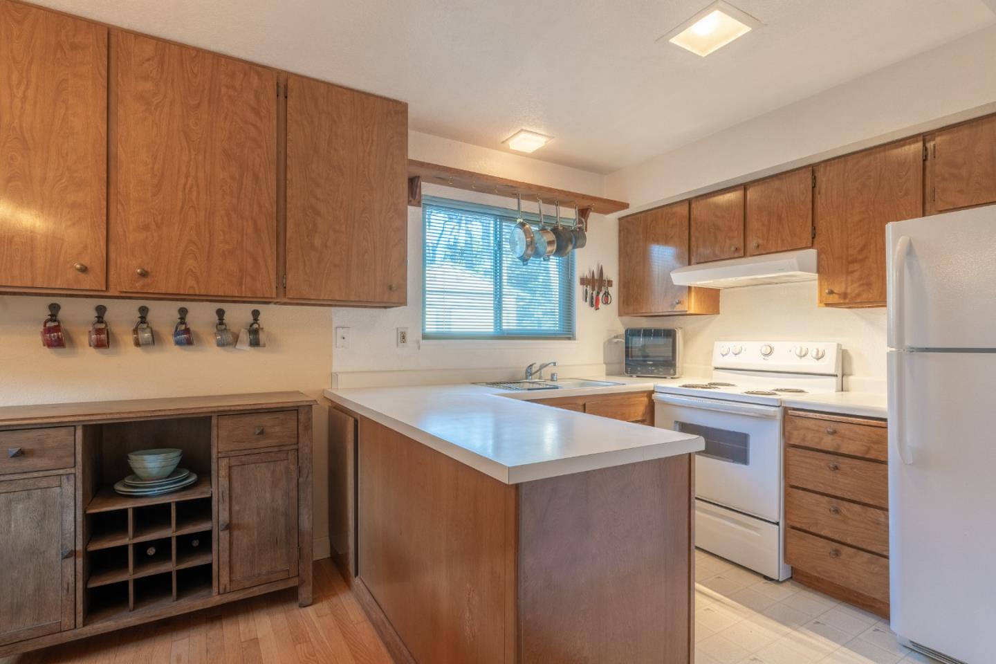 Detail Gallery Image 7 of 31 For 128 Cypress Grove Ct, Marina,  CA 93933 - 2 Beds | 1/1 Baths