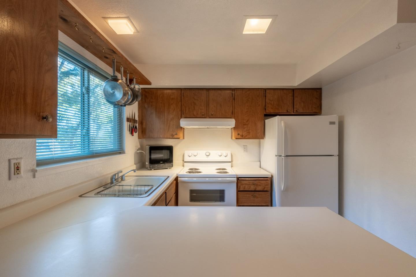 Detail Gallery Image 8 of 31 For 128 Cypress Grove Ct, Marina,  CA 93933 - 2 Beds | 1/1 Baths