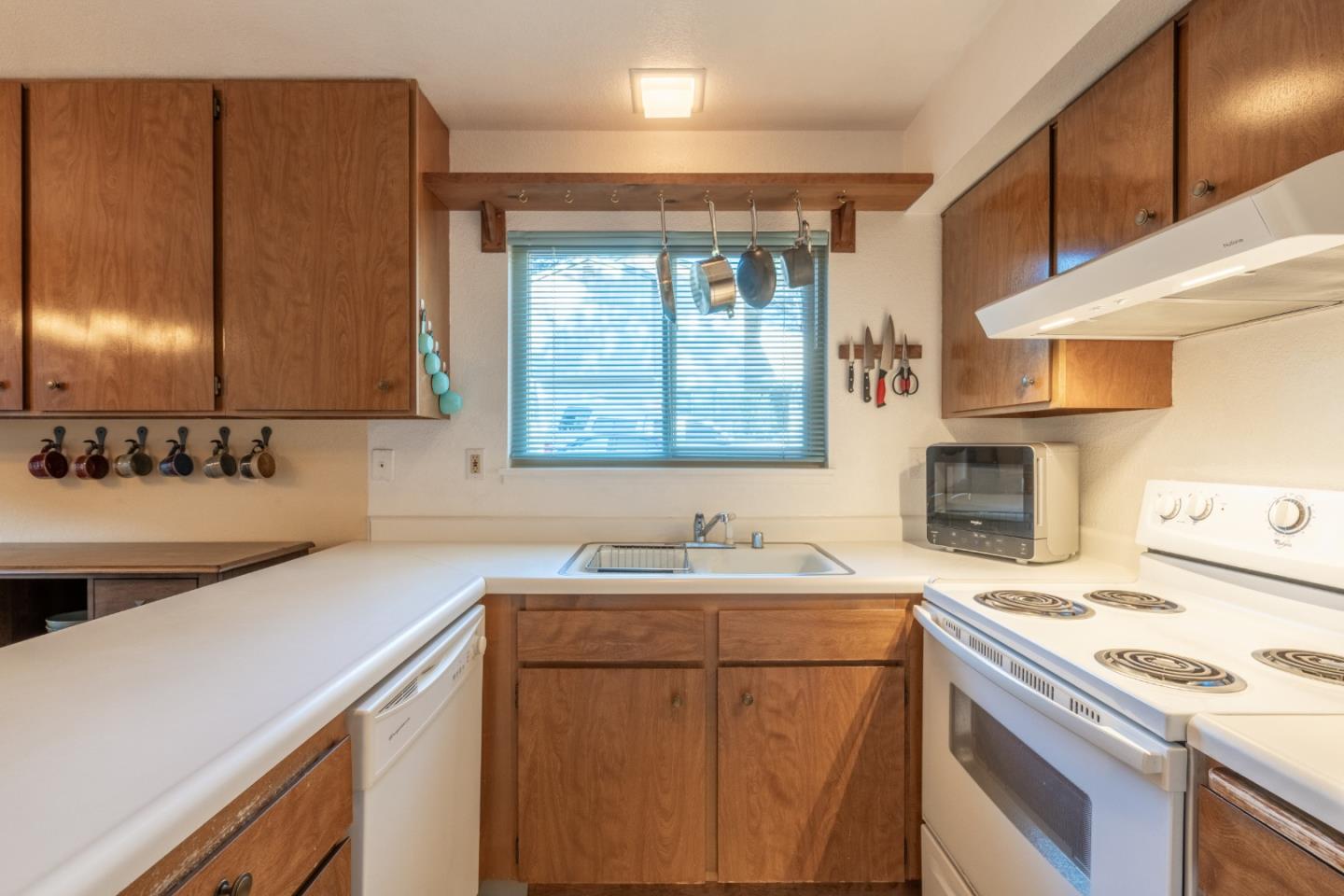 Detail Gallery Image 9 of 31 For 128 Cypress Grove Ct, Marina,  CA 93933 - 2 Beds | 1/1 Baths