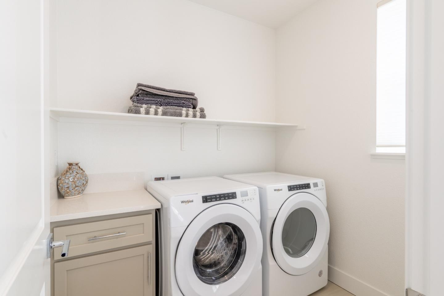 Detail Gallery Image 10 of 28 For 2773 Telegraph Blvd, Marina,  CA 93933 - 3 Beds | 2/1 Baths