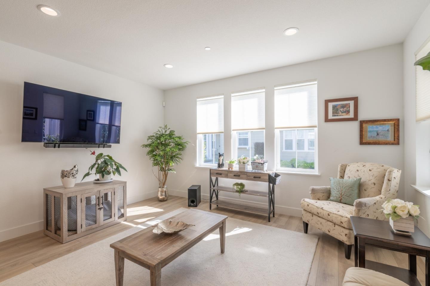 Detail Gallery Image 4 of 28 For 2773 Telegraph Blvd, Marina,  CA 93933 - 3 Beds | 2/1 Baths