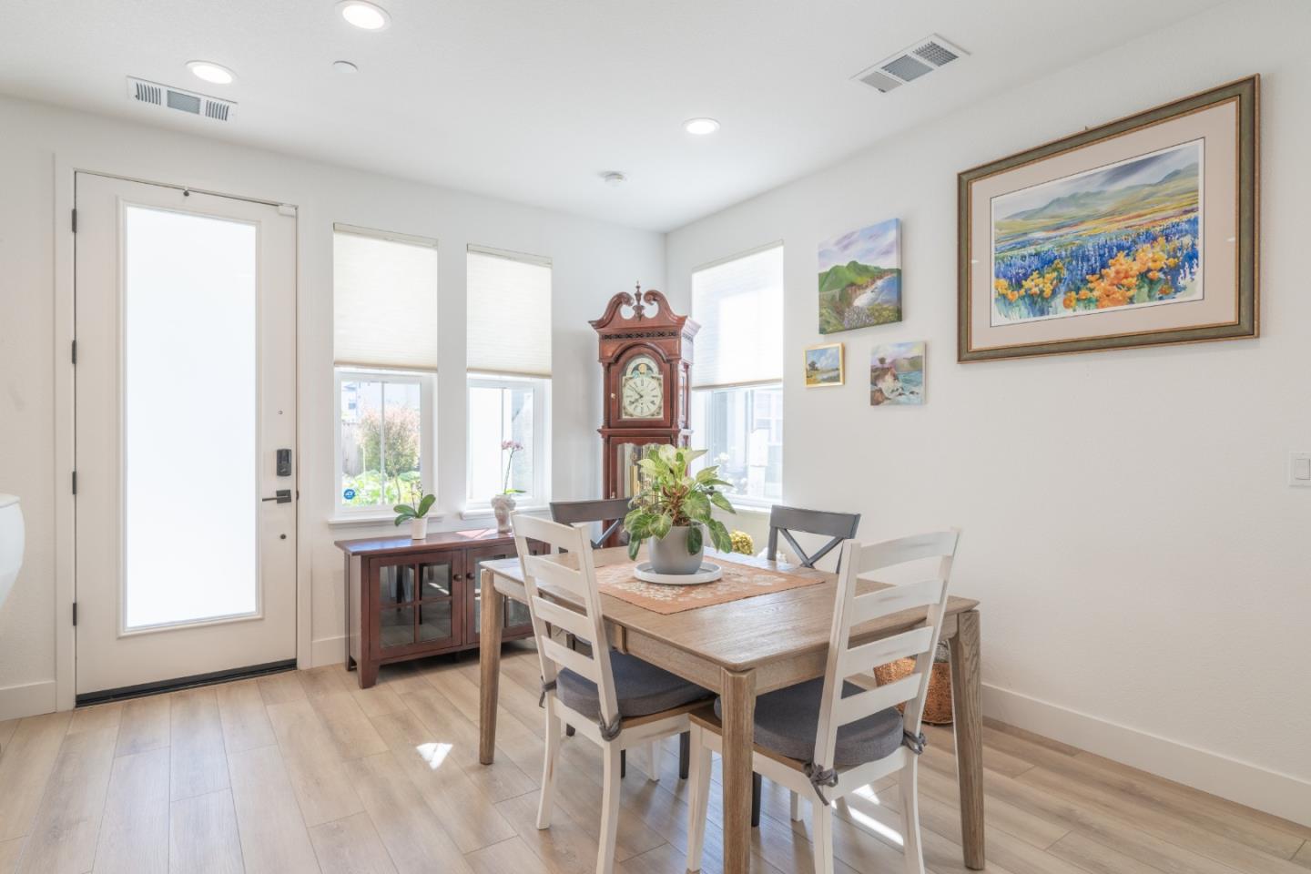 Detail Gallery Image 7 of 28 For 2773 Telegraph Blvd, Marina,  CA 93933 - 3 Beds | 2/1 Baths