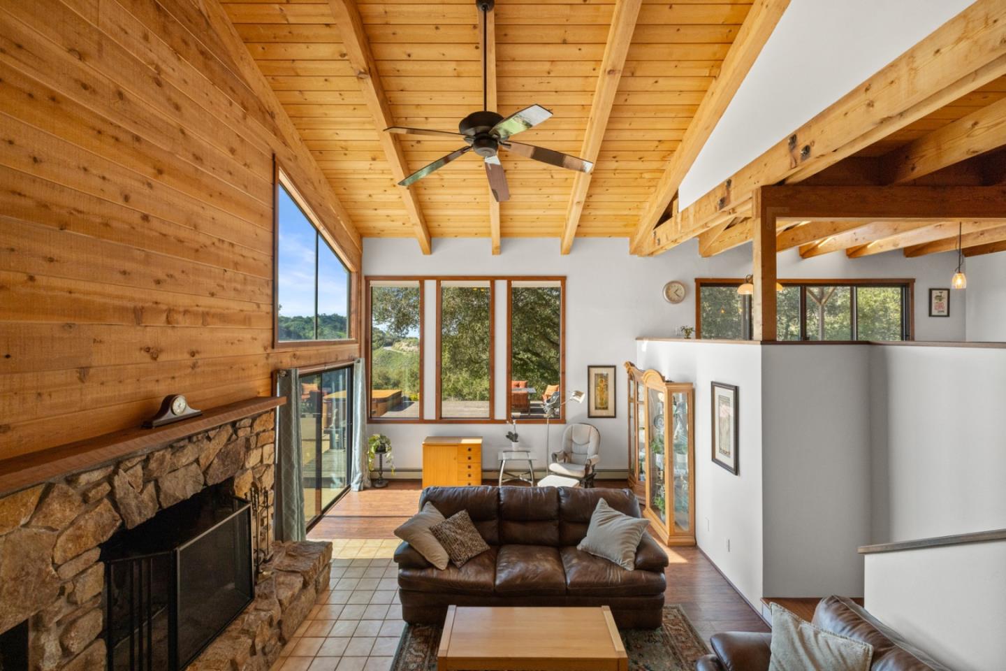 Detail Gallery Image 10 of 69 For 26470 Tierra Vista Ln, Salinas,  CA 93908 - 4 Beds | 4 Baths