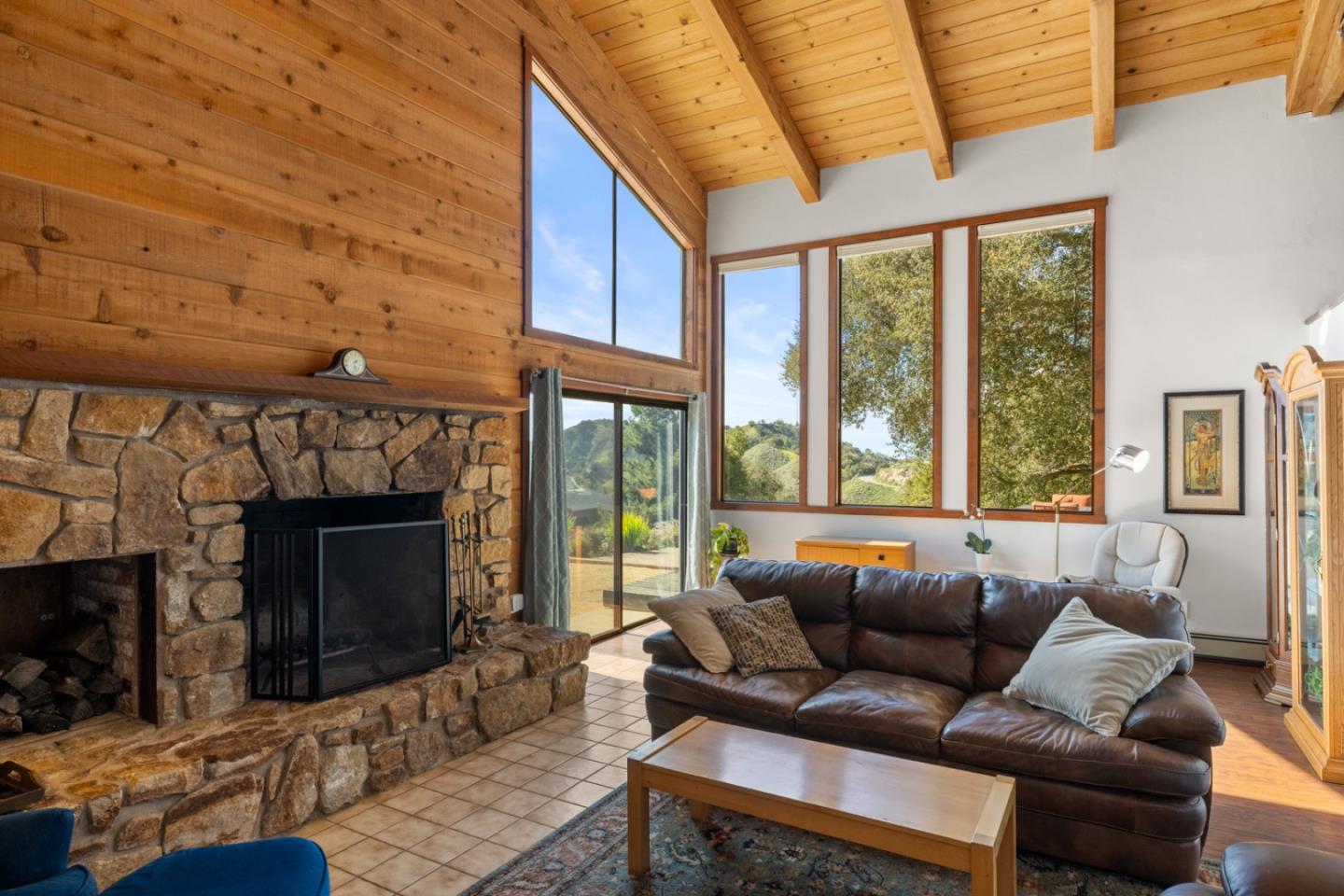 Detail Gallery Image 11 of 69 For 26470 Tierra Vista Ln, Salinas,  CA 93908 - 4 Beds | 4 Baths