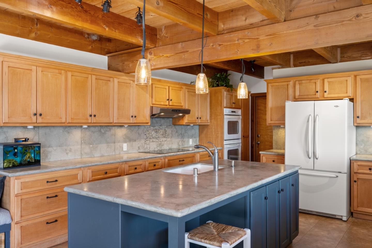 Detail Gallery Image 16 of 69 For 26470 Tierra Vista Ln, Salinas,  CA 93908 - 4 Beds | 4 Baths