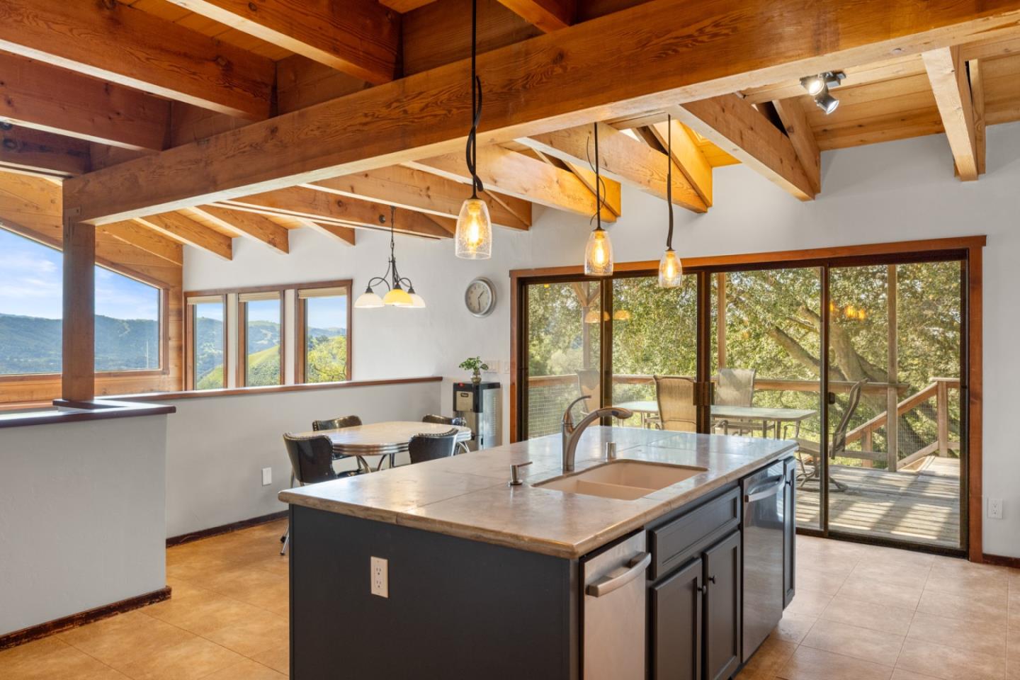 Detail Gallery Image 19 of 69 For 26470 Tierra Vista Ln, Salinas,  CA 93908 - 4 Beds | 4 Baths