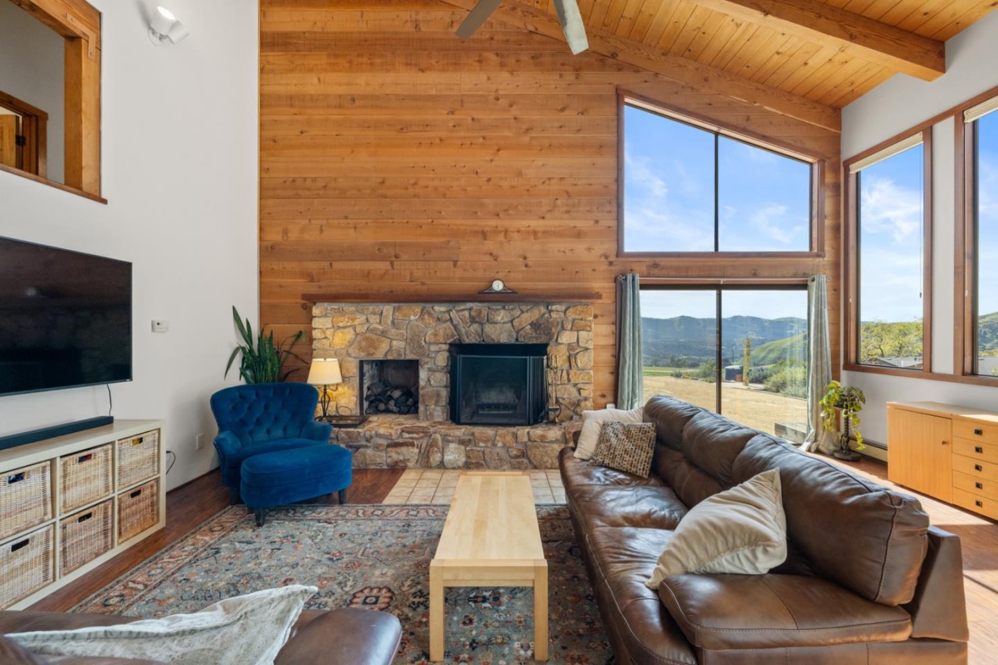 Detail Gallery Image 3 of 69 For 26470 Tierra Vista Ln, Salinas,  CA 93908 - 4 Beds | 4 Baths