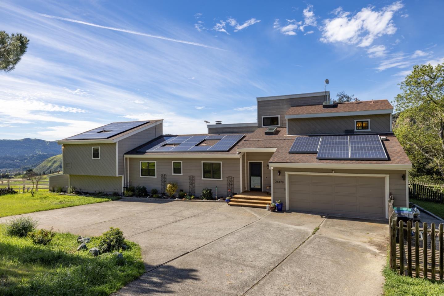 Detail Gallery Image 5 of 69 For 26470 Tierra Vista Ln, Salinas,  CA 93908 - 4 Beds | 4 Baths