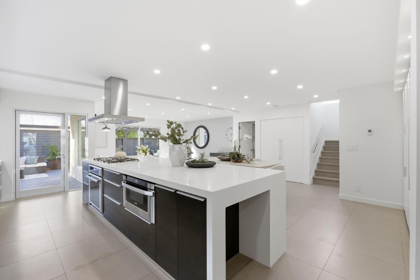 Detail Gallery Image 15 of 63 For 129 Lowell Ave, Palo Alto,  CA 94301 - 4 Beds | 2/1 Baths