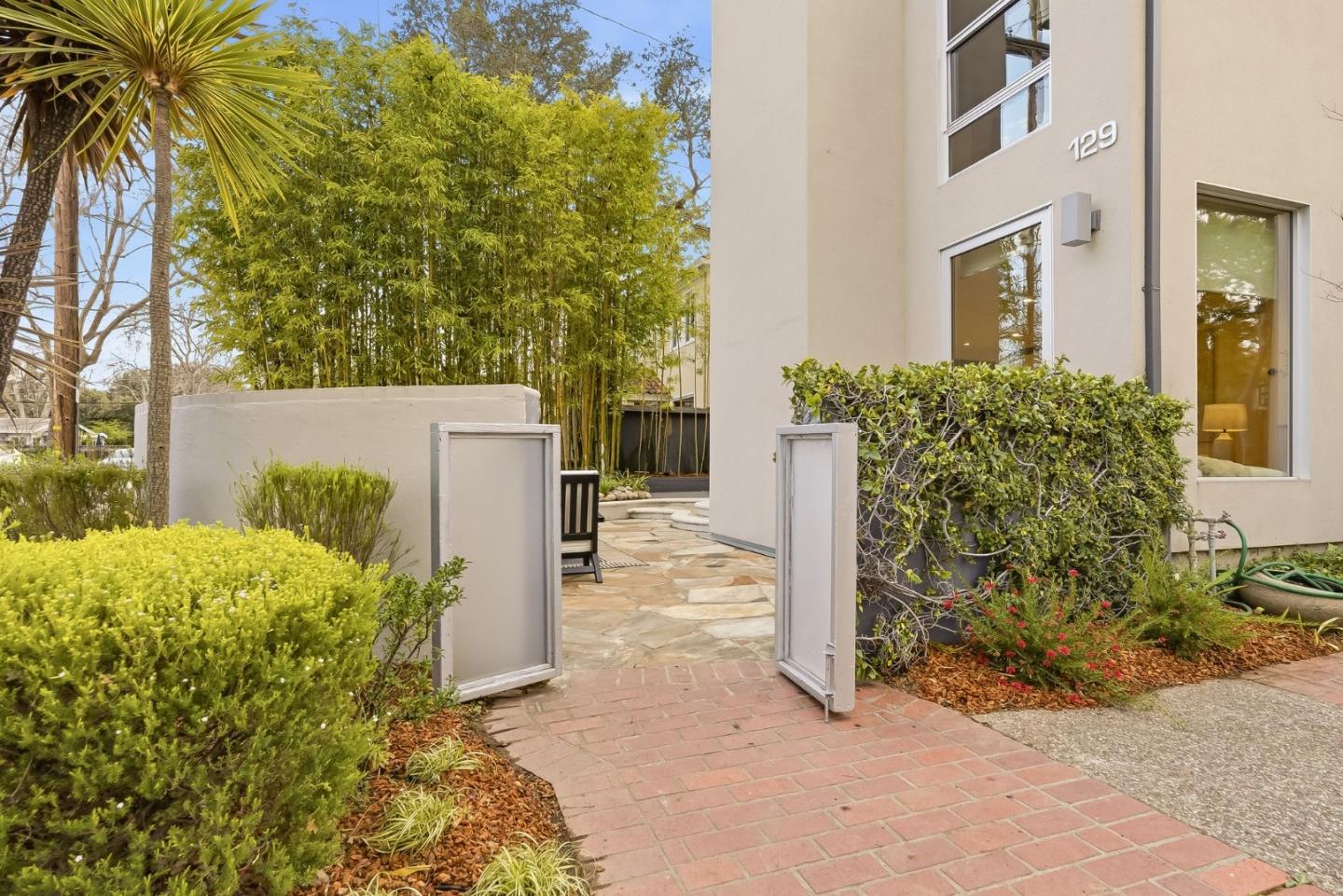 Detail Gallery Image 2 of 63 For 129 Lowell Ave, Palo Alto,  CA 94301 - 4 Beds | 2/1 Baths