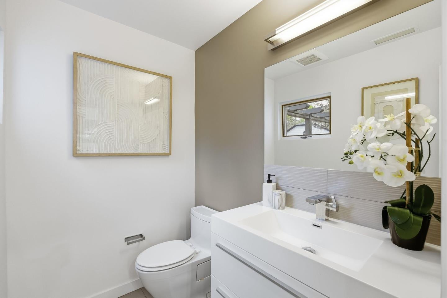 Detail Gallery Image 22 of 63 For 129 Lowell Ave, Palo Alto,  CA 94301 - 4 Beds | 2/1 Baths