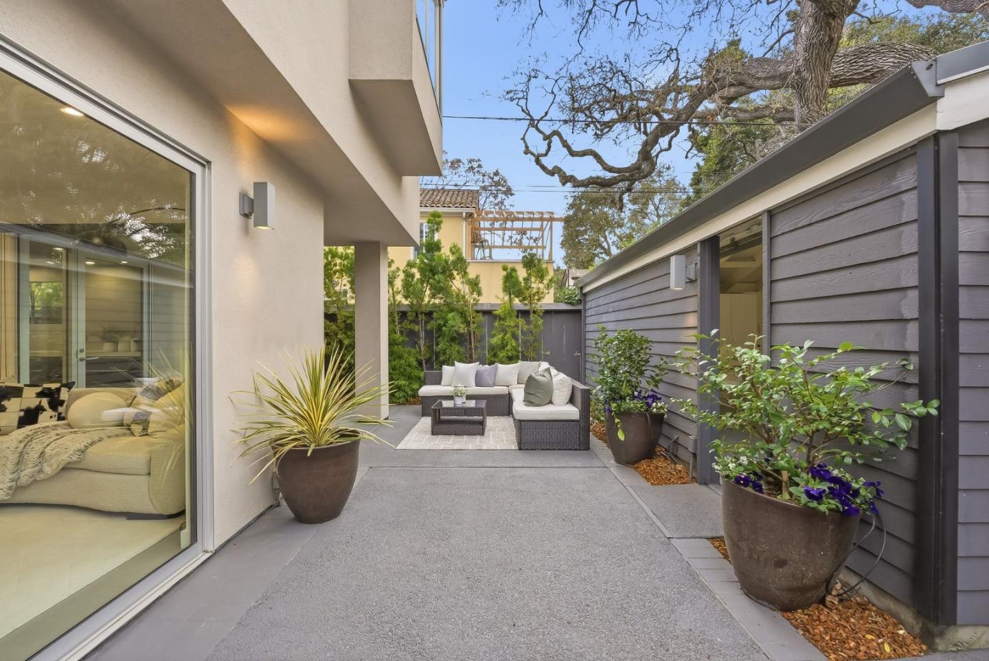 Detail Gallery Image 23 of 63 For 129 Lowell Ave, Palo Alto,  CA 94301 - 4 Beds | 2/1 Baths