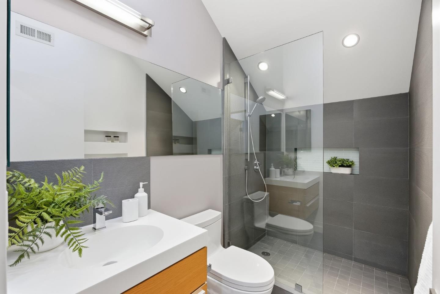 Detail Gallery Image 31 of 63 For 129 Lowell Ave, Palo Alto,  CA 94301 - 4 Beds | 2/1 Baths