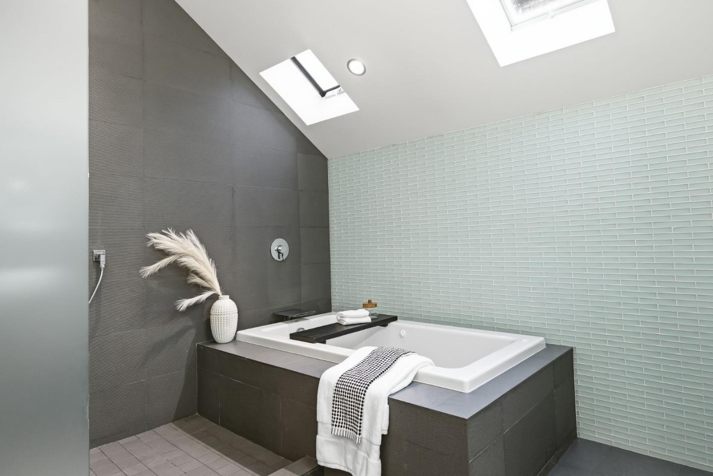 Detail Gallery Image 40 of 63 For 129 Lowell Ave, Palo Alto,  CA 94301 - 4 Beds | 2/1 Baths