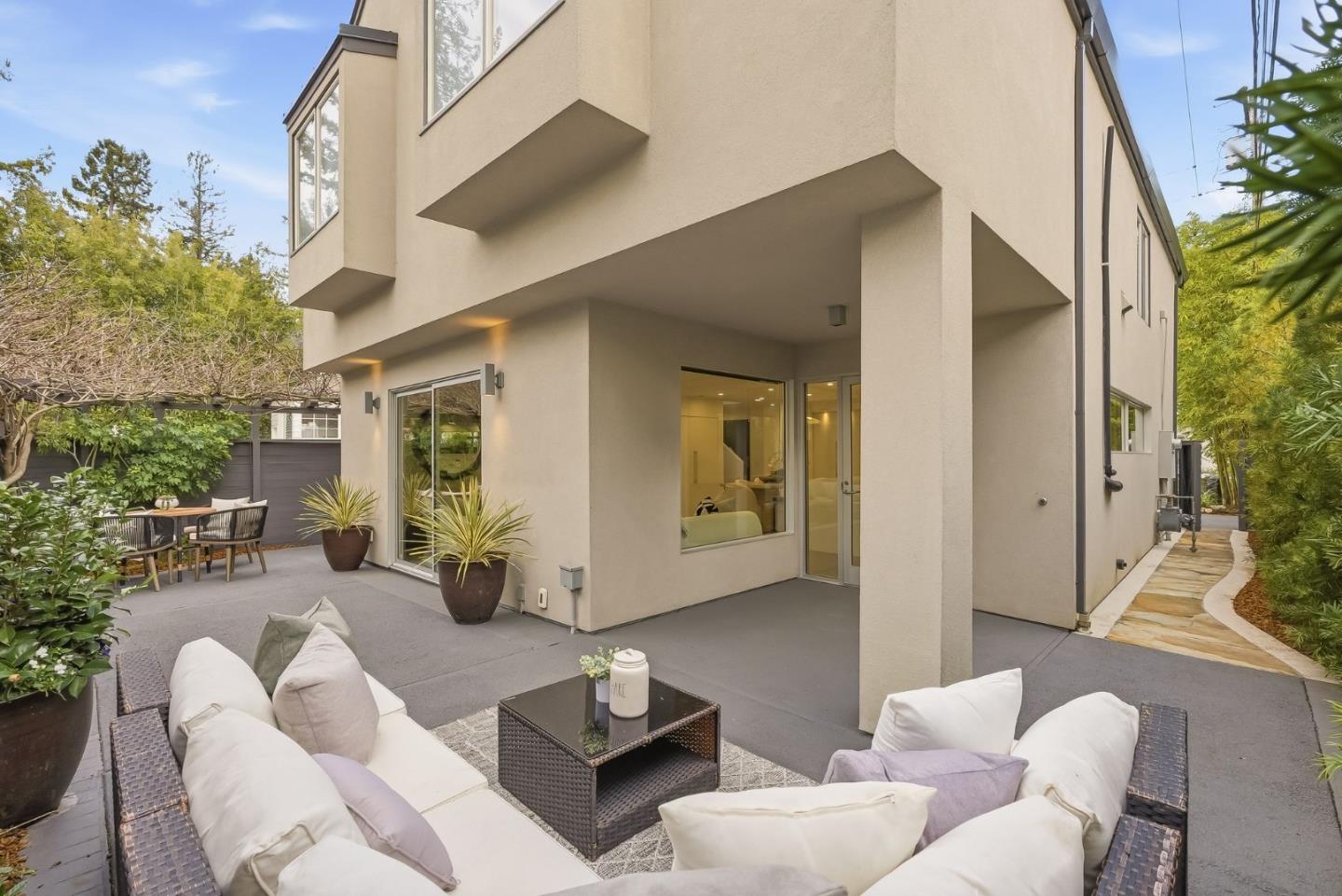 Detail Gallery Image 46 of 63 For 129 Lowell Ave, Palo Alto,  CA 94301 - 4 Beds | 2/1 Baths