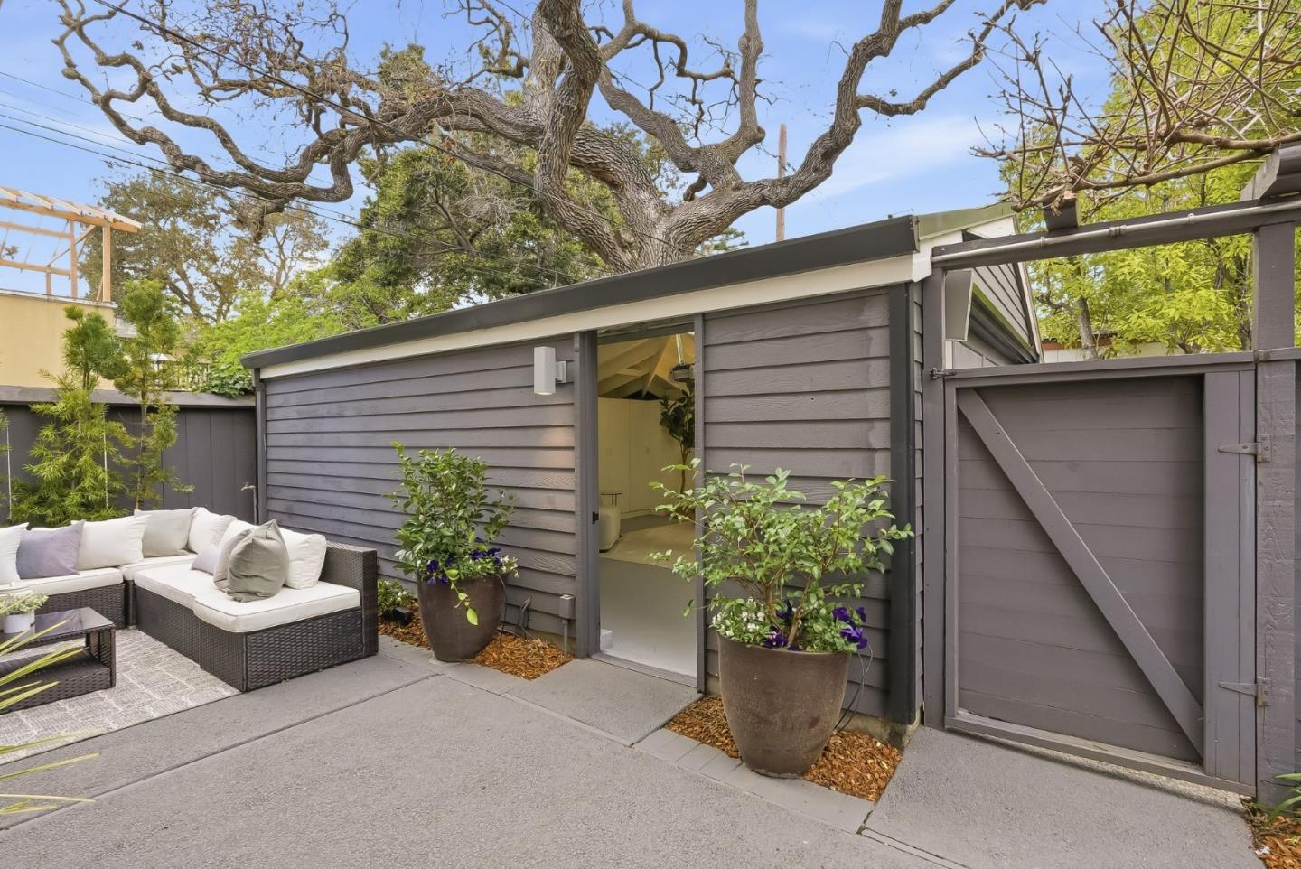 Detail Gallery Image 47 of 63 For 129 Lowell Ave, Palo Alto,  CA 94301 - 4 Beds | 2/1 Baths