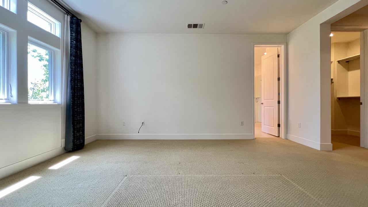 Detail Gallery Image 13 of 24 For 3517 Alma Village Cir, Palo Alto,  CA 94306 - 4 Beds | 4/1 Baths