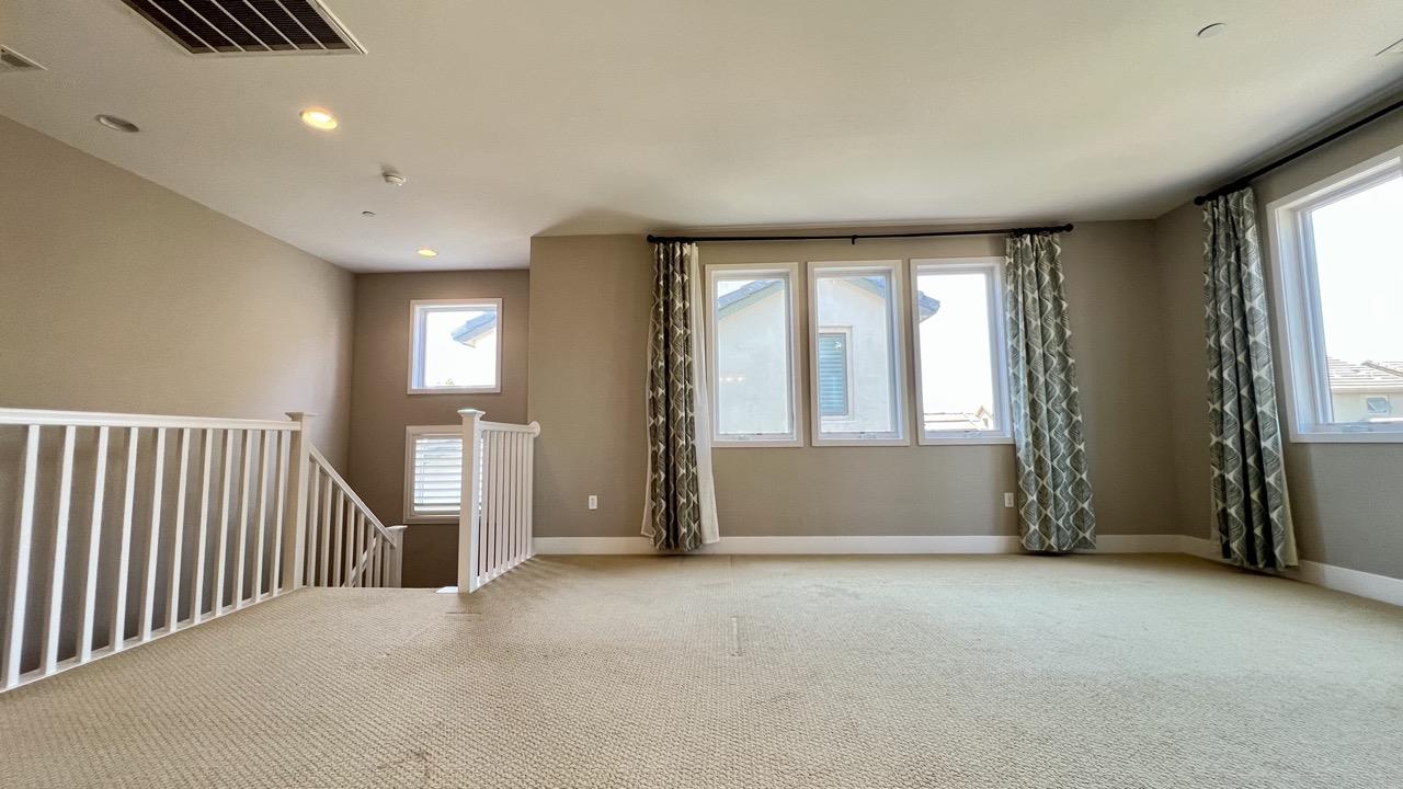 Detail Gallery Image 20 of 24 For 3517 Alma Village Cir, Palo Alto,  CA 94306 - 4 Beds | 4/1 Baths