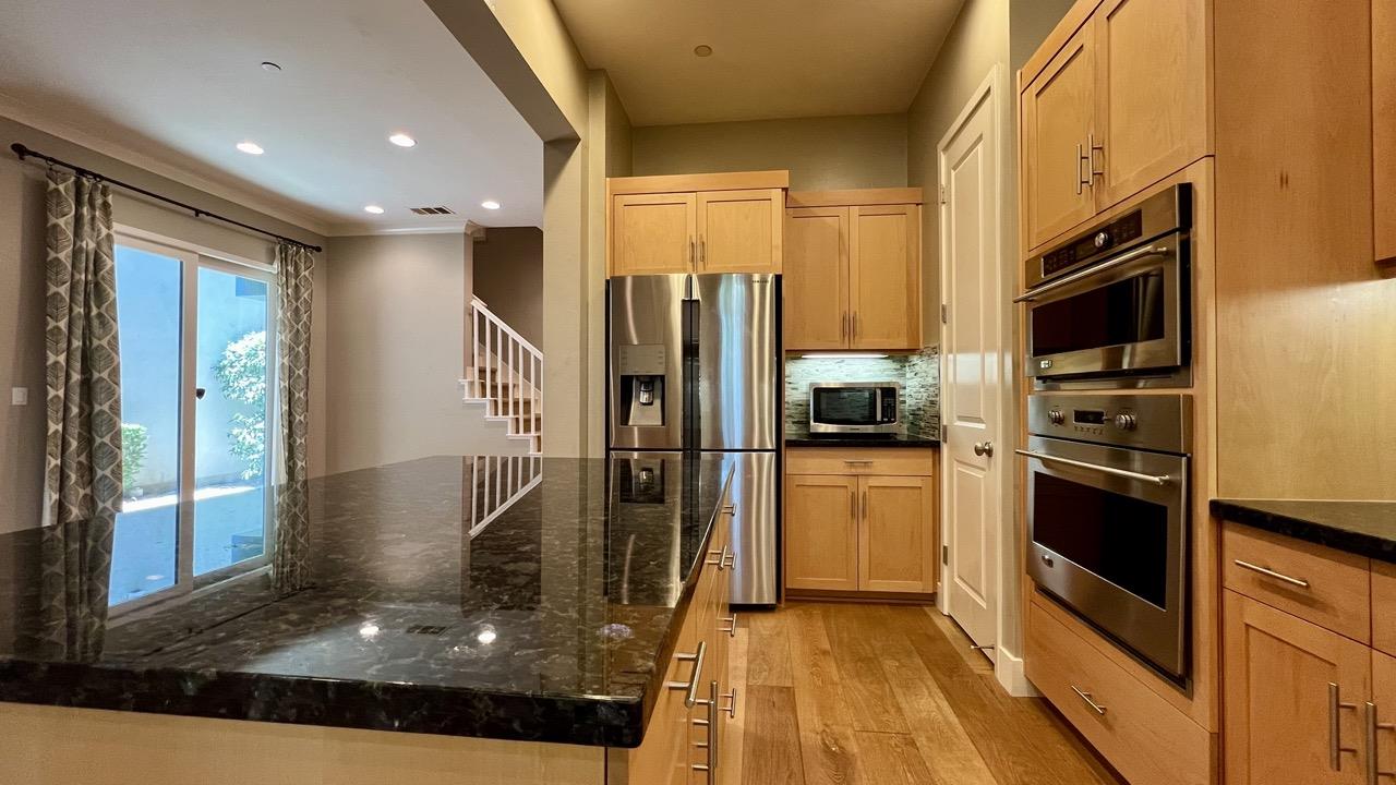 Detail Gallery Image 3 of 24 For 3517 Alma Village Cir, Palo Alto,  CA 94306 - 4 Beds | 4/1 Baths