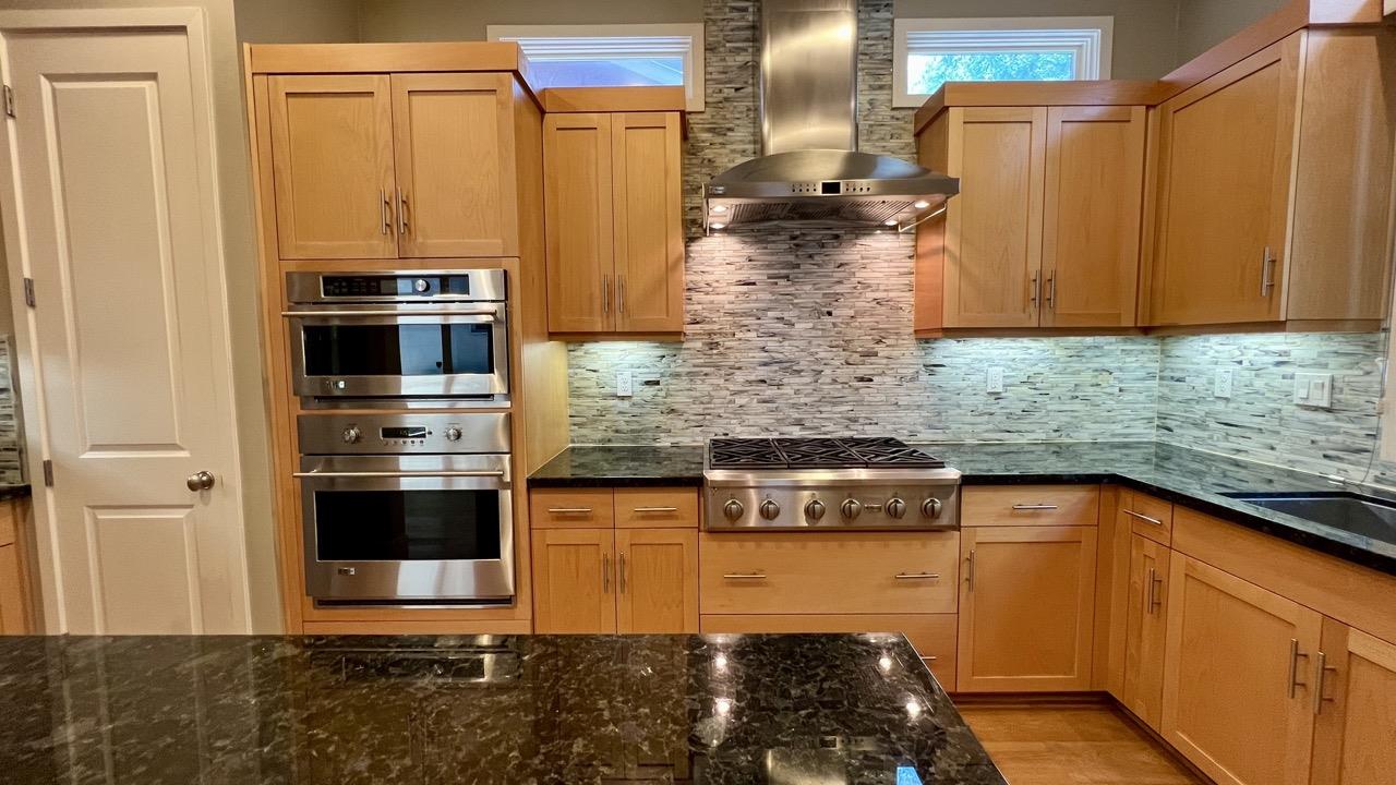 Detail Gallery Image 4 of 24 For 3517 Alma Village Cir, Palo Alto,  CA 94306 - 4 Beds | 4/1 Baths