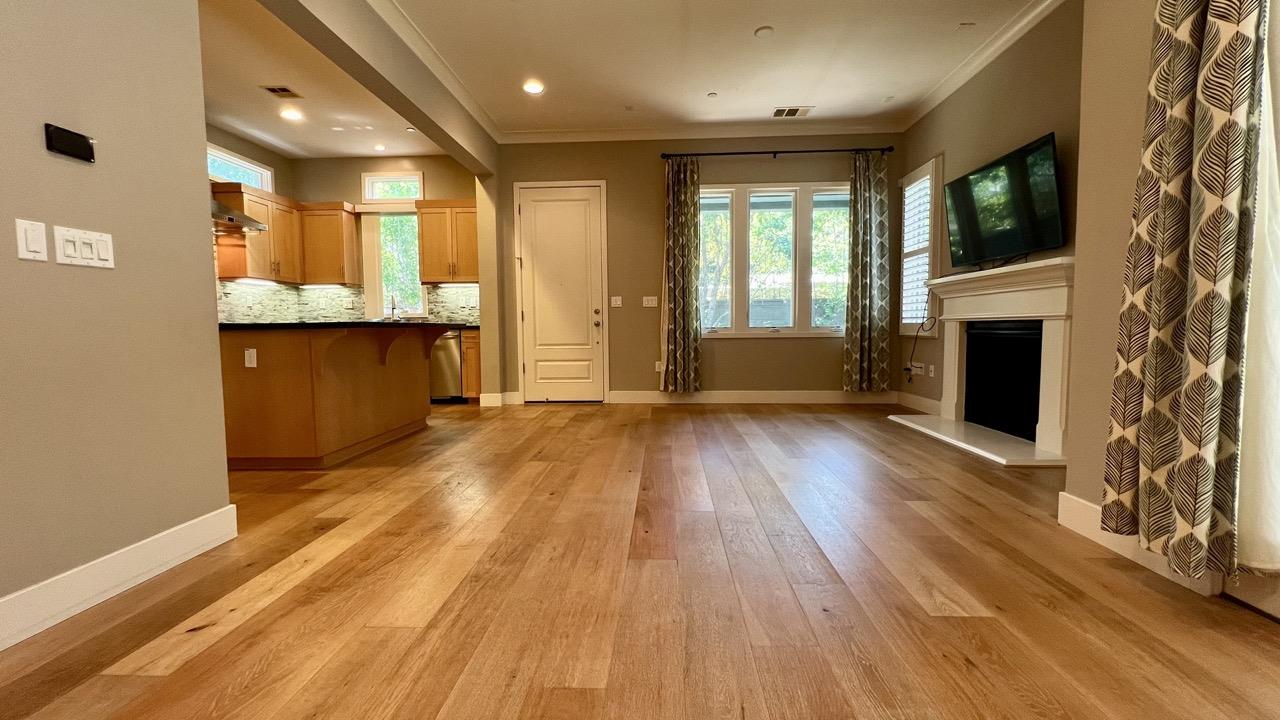 Detail Gallery Image 5 of 24 For 3517 Alma Village Cir, Palo Alto,  CA 94306 - 4 Beds | 4/1 Baths